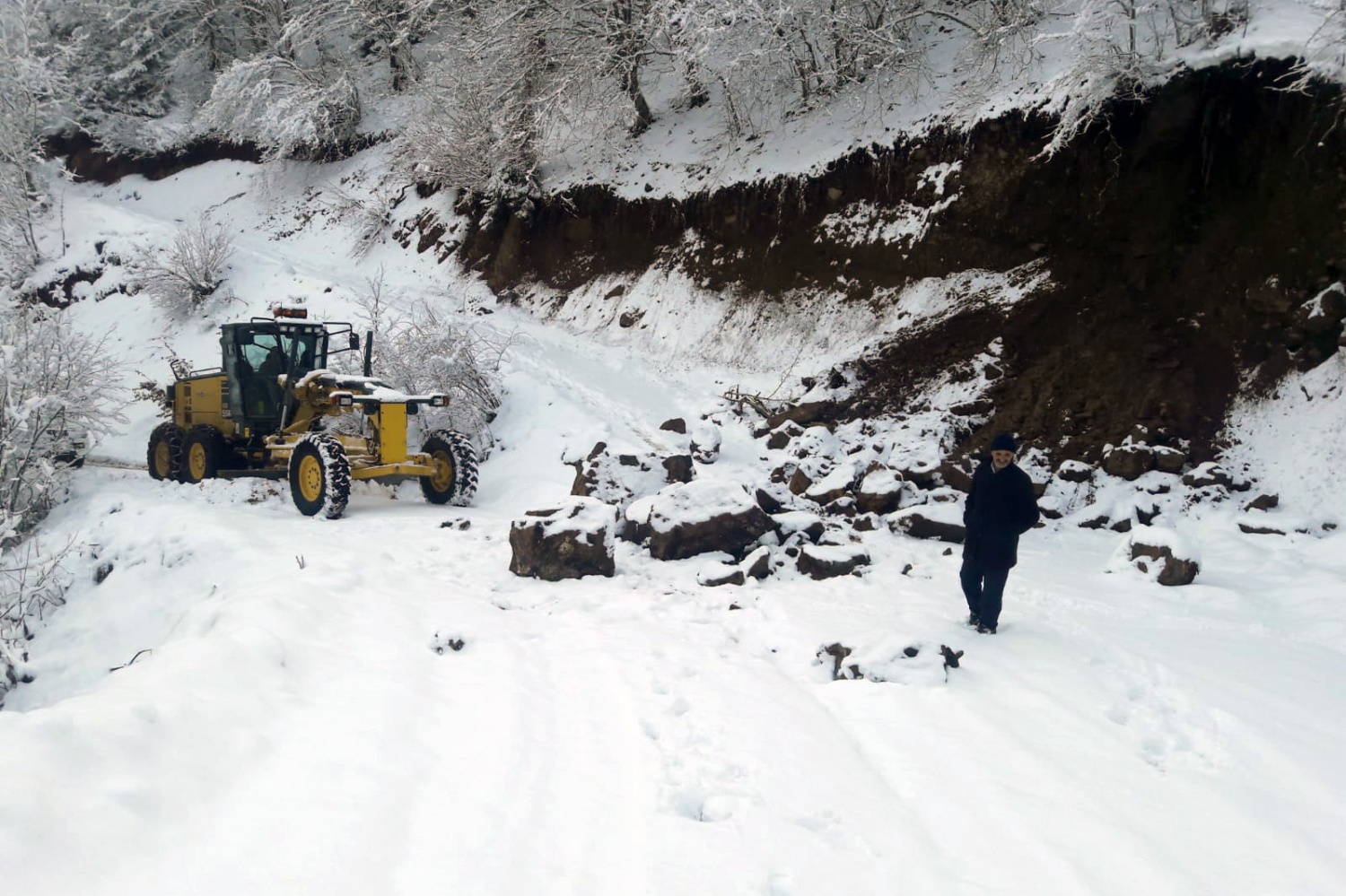 Gümüşhane’de kapalı köy yolları açıldı 1