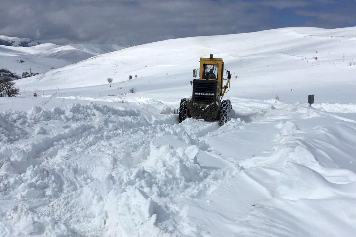 Gümüşhane’de kapalı köy yolları açıldı 2