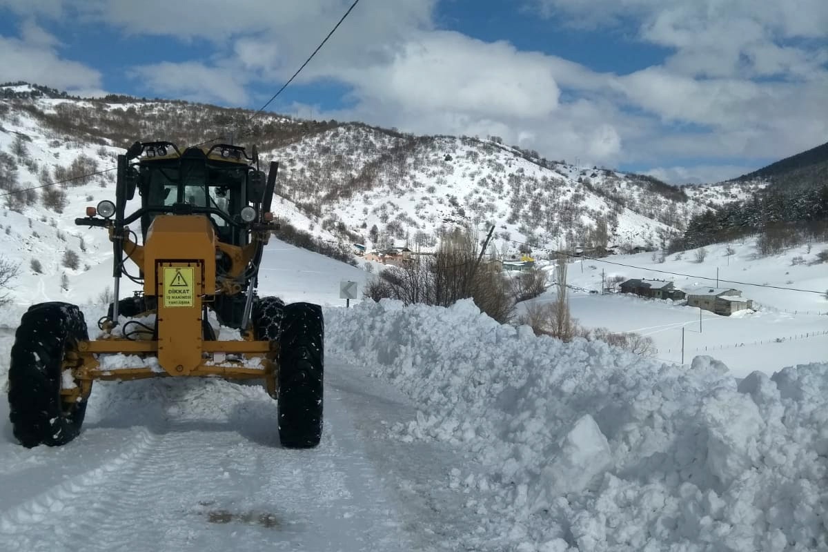 Gümüşhane’de kapalı köy yolları açıldı 5