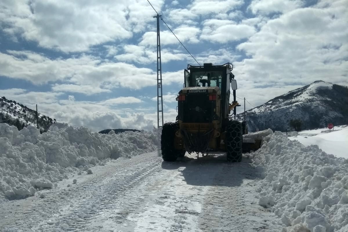Gümüşhane’de kapalı köy yolları açıldı 7