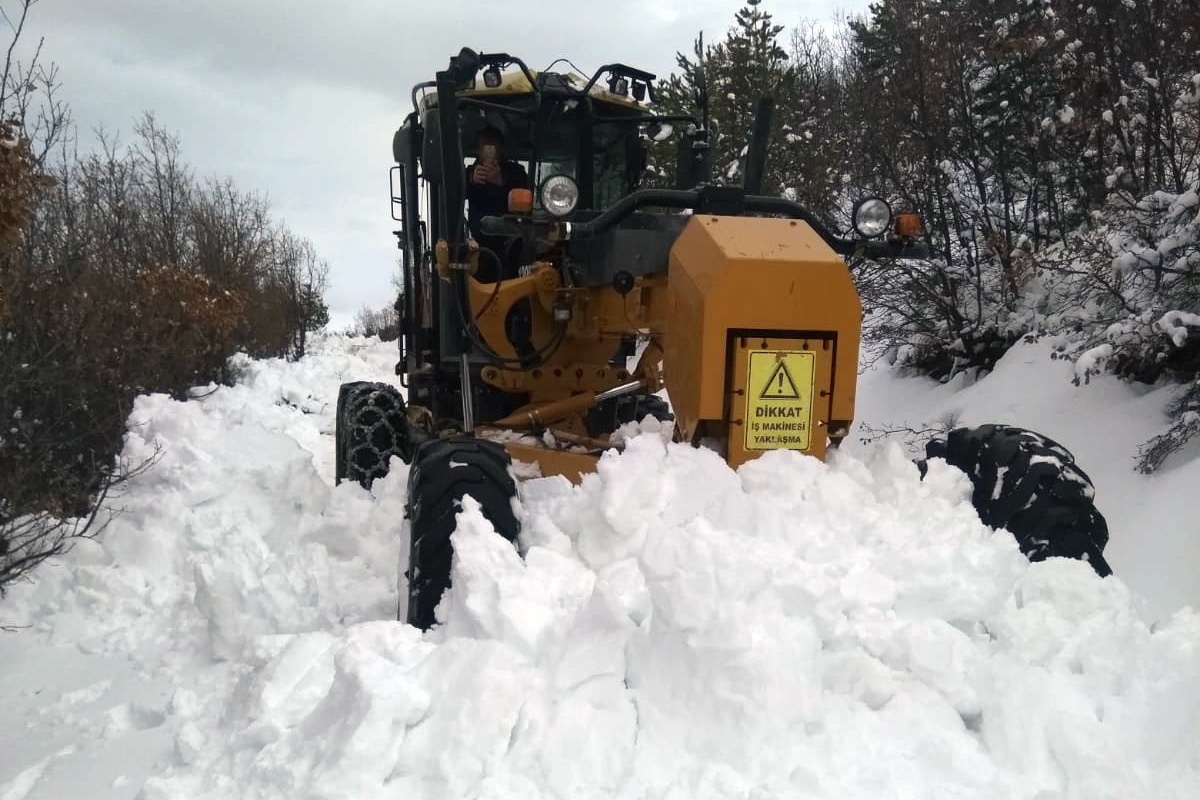 Gümüşhane’de kapalı köy yolları açıldı 9
