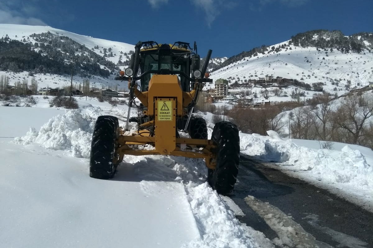 Gümüşhane’de kapalı köy yolları açıldı 11