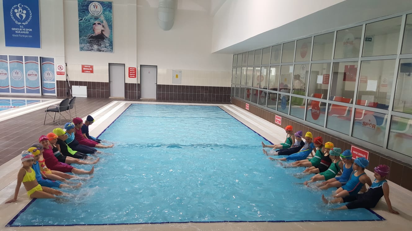 Gümüşhane’de 740 öğrenci yüzme öğrendi 4