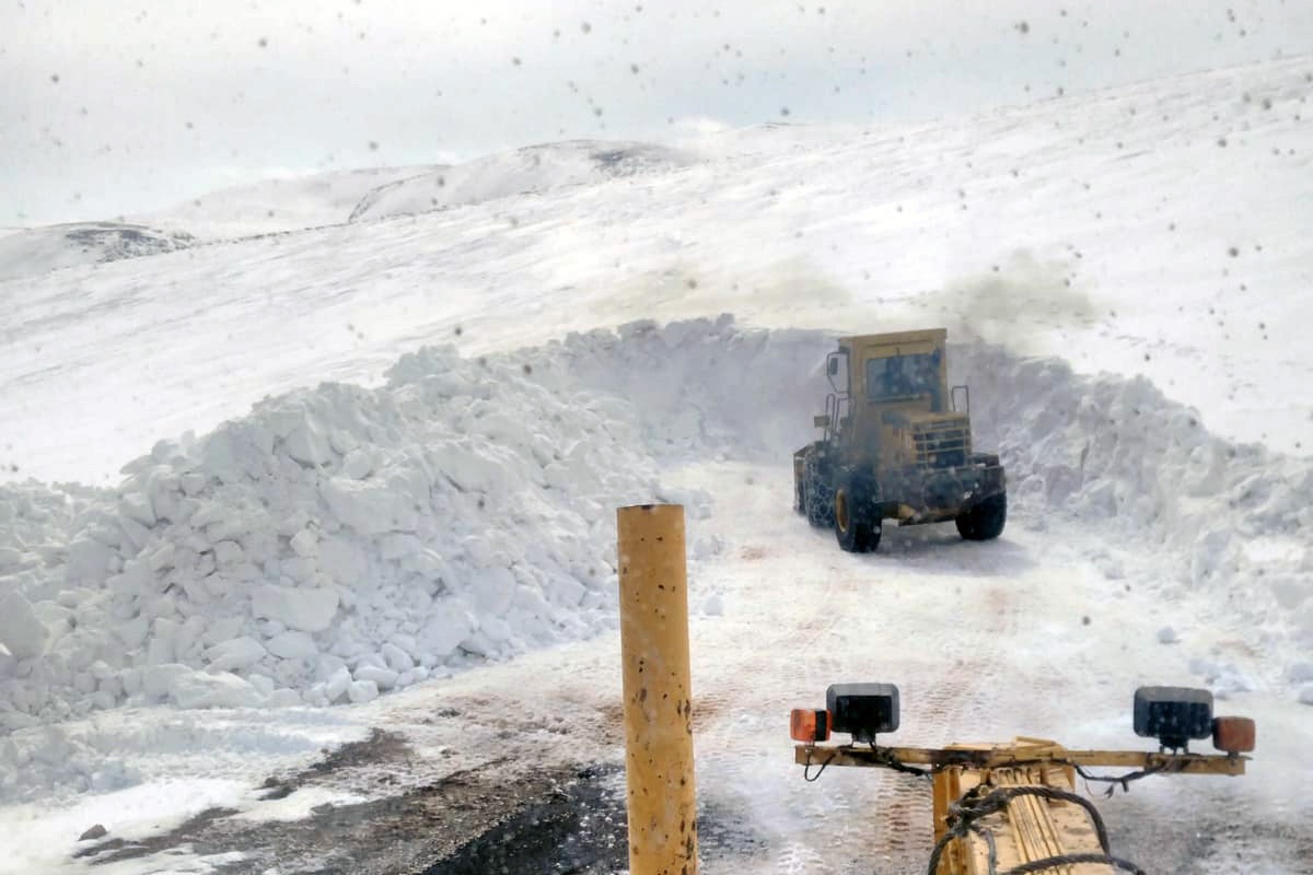 Gümüşhane’de yerel seçimler öncesi köy yollarında karla mücadele çalışmaları hızlandı 5