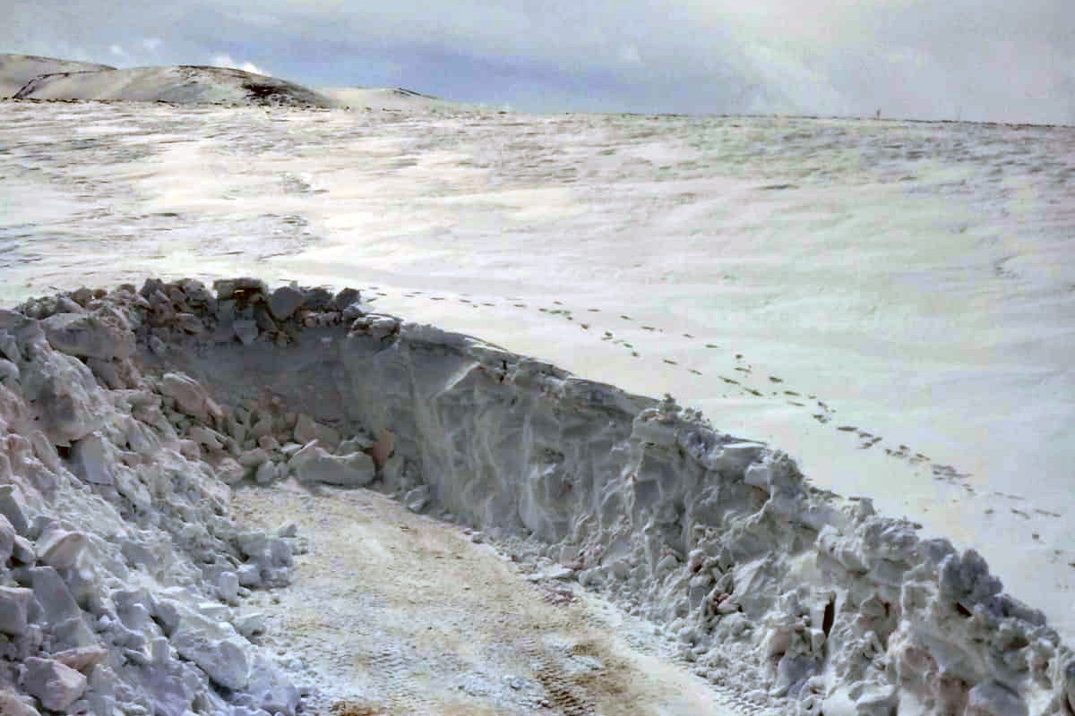 Gümüşhane’de yerel seçimler öncesi köy yollarında karla mücadele çalışmaları hızlandı 12
