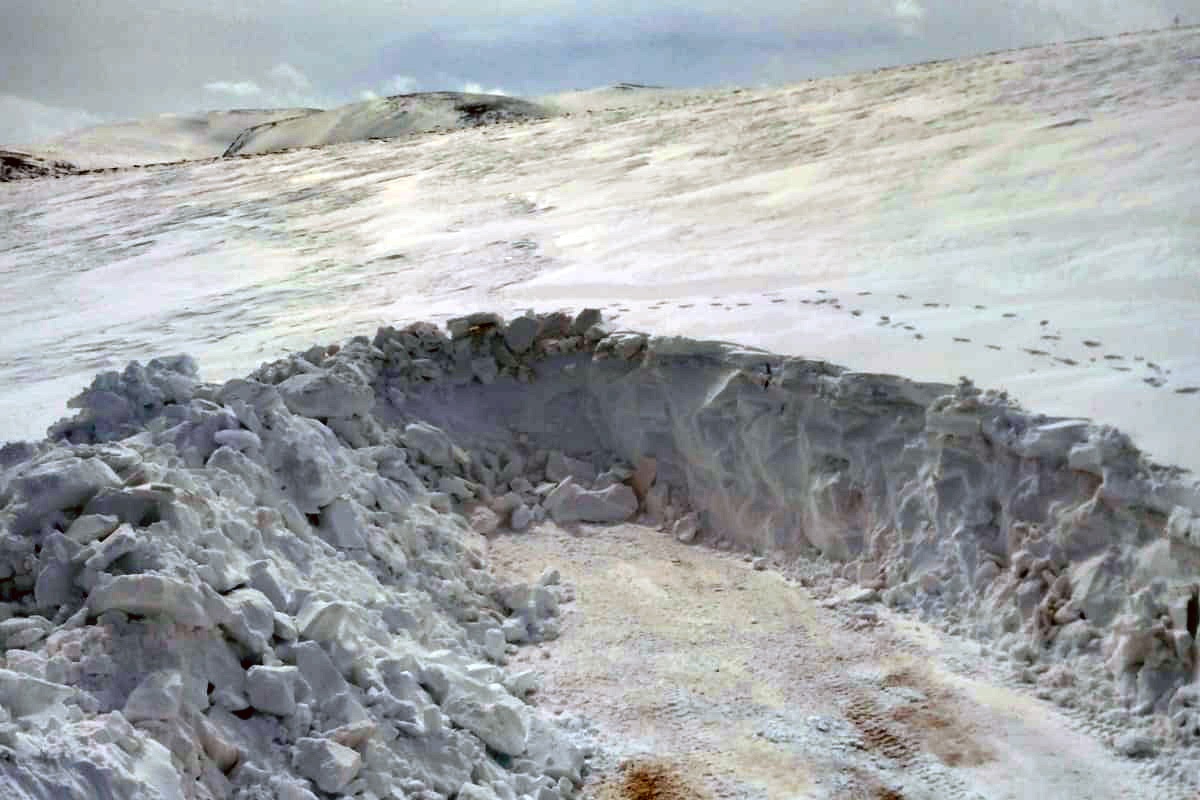 Gümüşhane’de yerel seçimler öncesi köy yollarında karla mücadele çalışmaları hızlandı 7