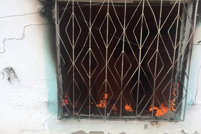 Sobadan sıçrayan alev bir evi küle döndürdü 6