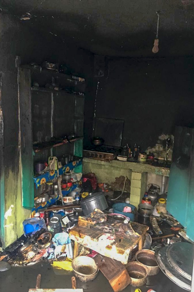 Sobadan sıçrayan alev bir evi küle döndürdü 5