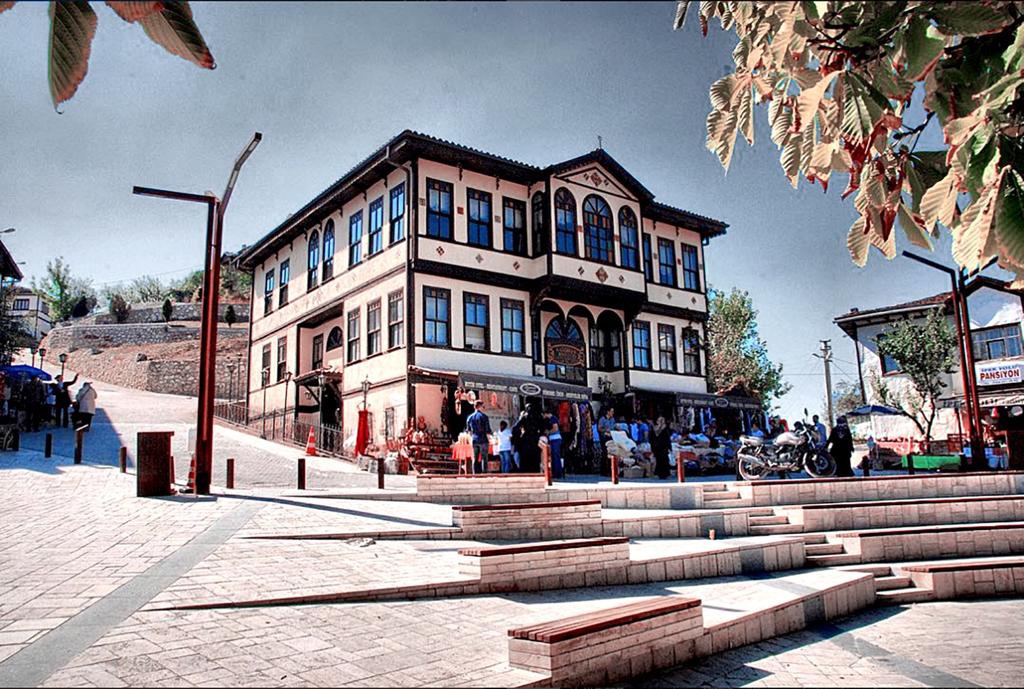 Uluslararası Turgut Cansever ödülü bir Gümüşhaneliye verildi 6