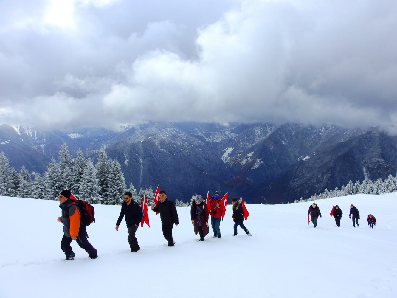 Gümüşhaneli dağcılar Çanakkale şehitleri için yürüdü 22