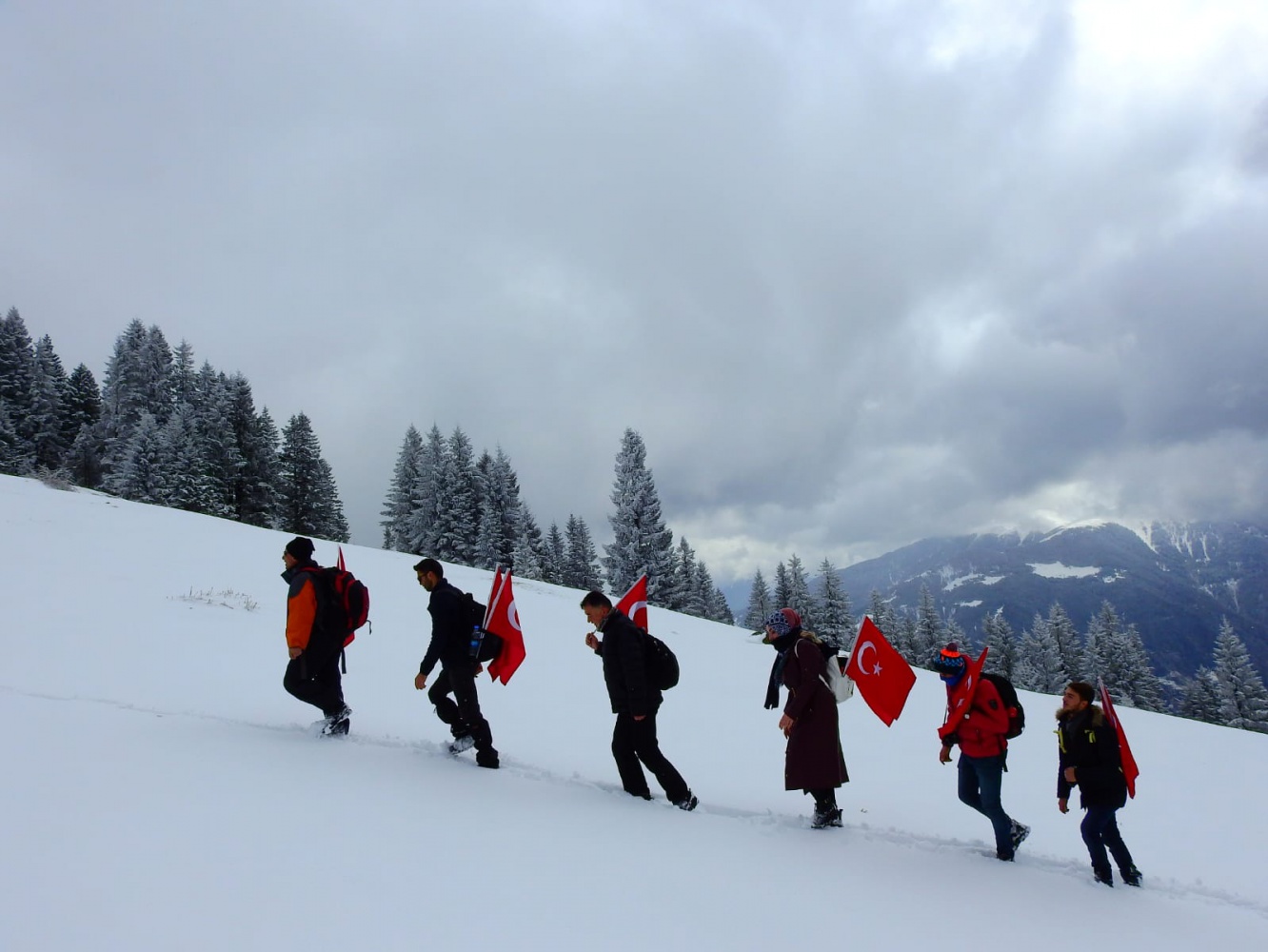 Gümüşhaneli dağcılar Çanakkale şehitleri için yürüdü 19