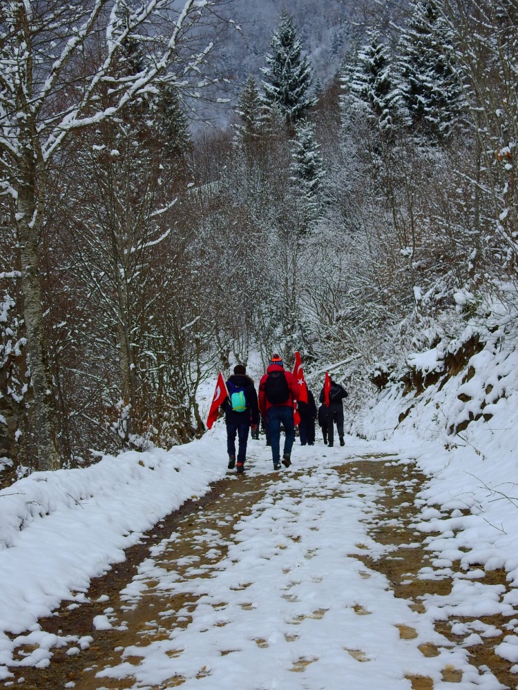 Gümüşhaneli dağcılar Çanakkale şehitleri için yürüdü 18