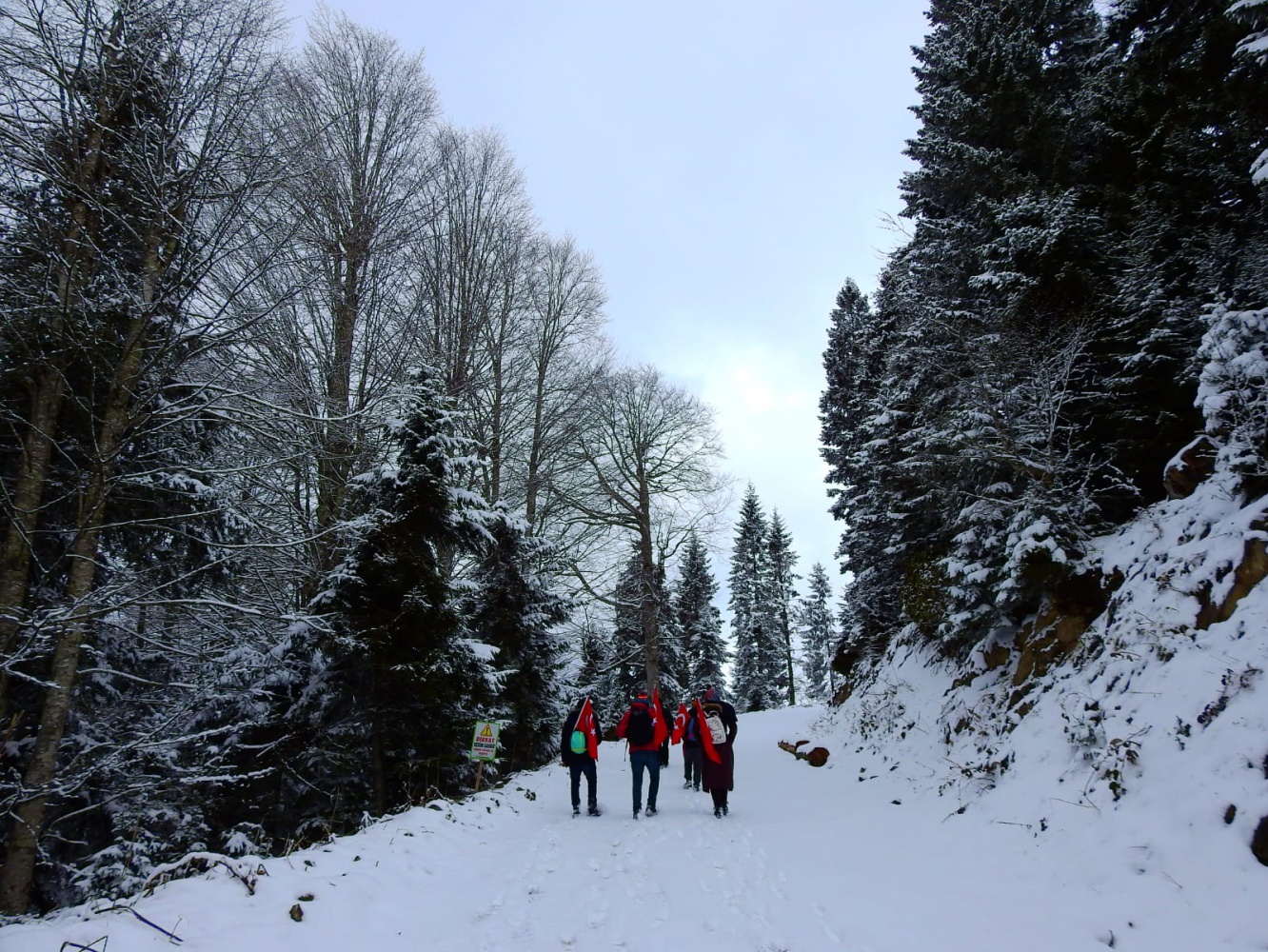 Gümüşhaneli dağcılar Çanakkale şehitleri için yürüdü 30