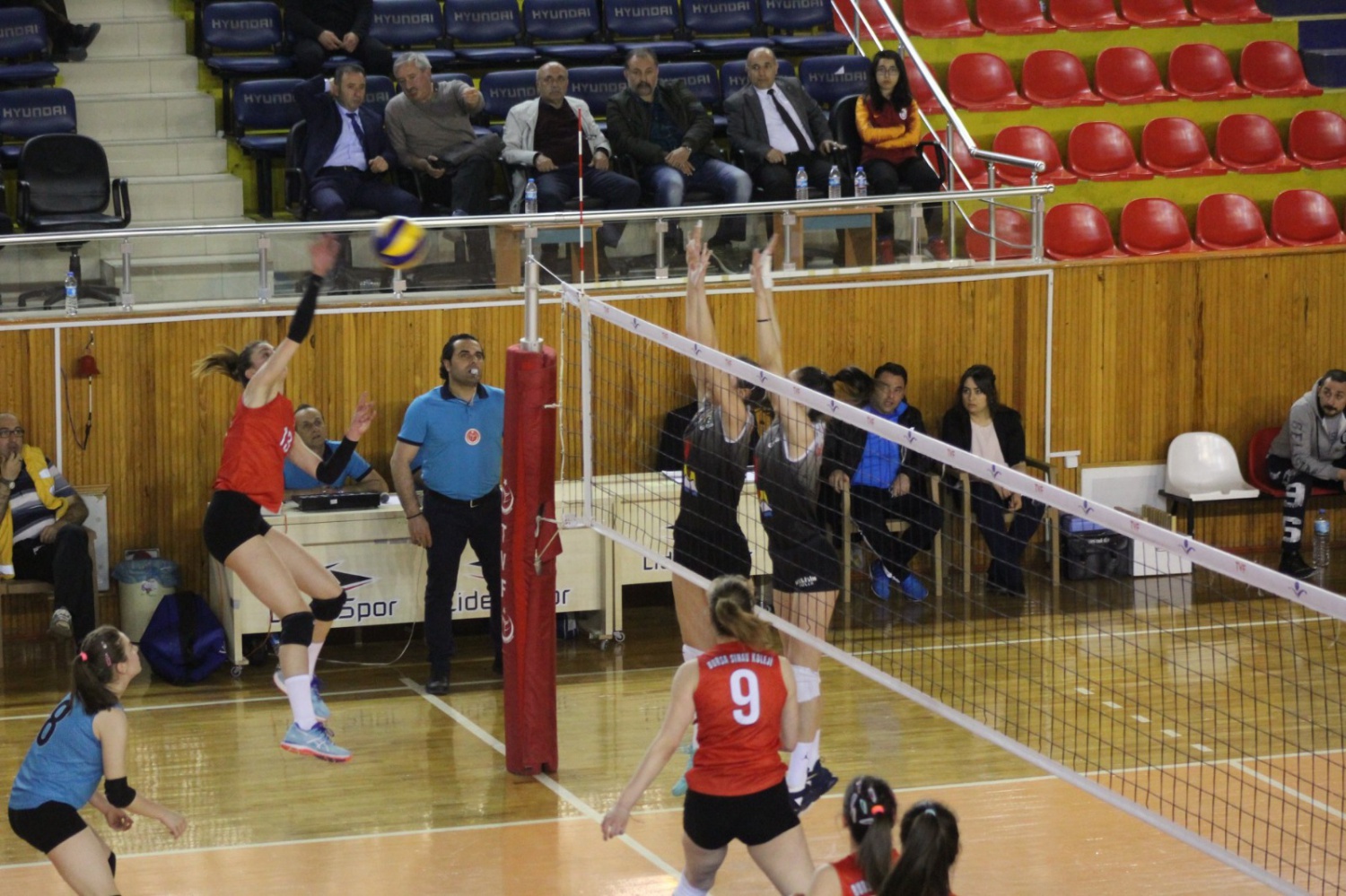 Ulusal Voleybol Hakemimiz Bahtiyar Çelik’e Türkiye Şampiyonasında görev 3