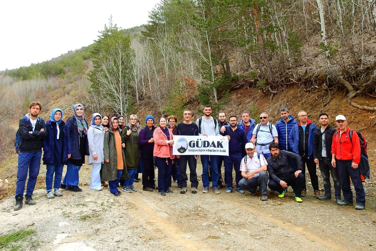 Gümüşhaneli dağcılardan Kelkit’te bahar yürüyüşü 5