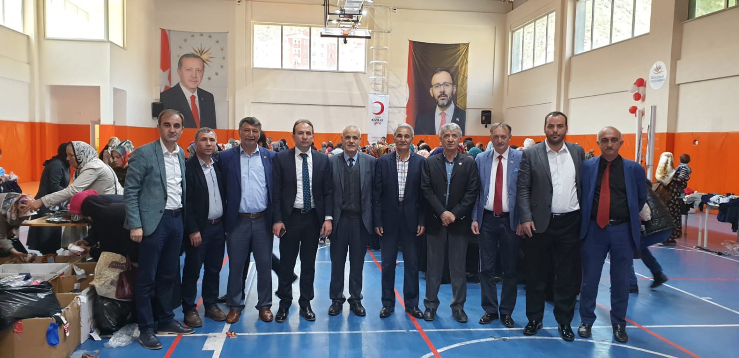 Kızılay ve Gençlik Merkezinden ihtiyaçlı vatandaşlar için ‘Giyim çarşısı’ 5