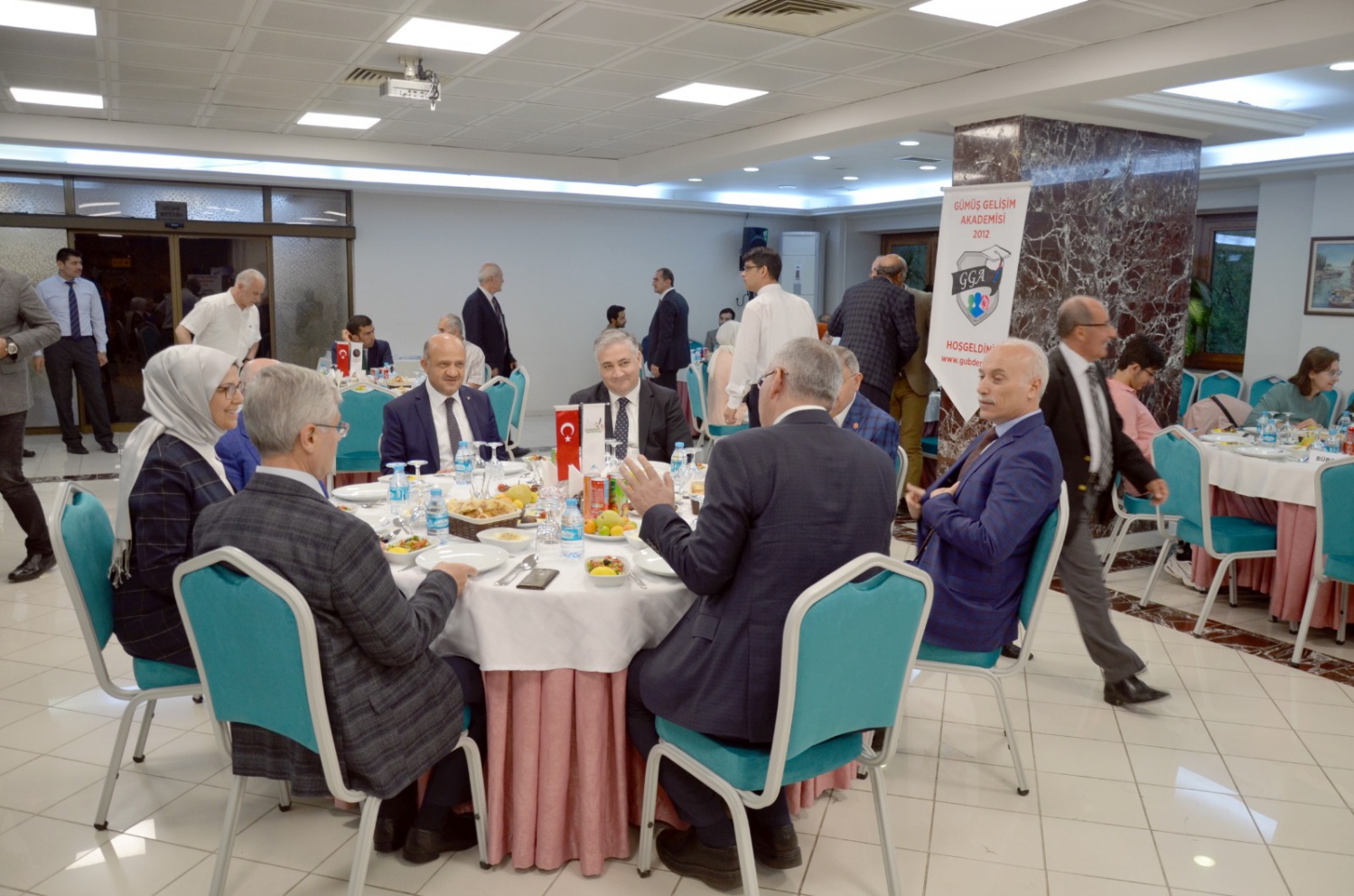 Gümüşhaneli bürokratlar GÜBDER iftarında buluştu 37