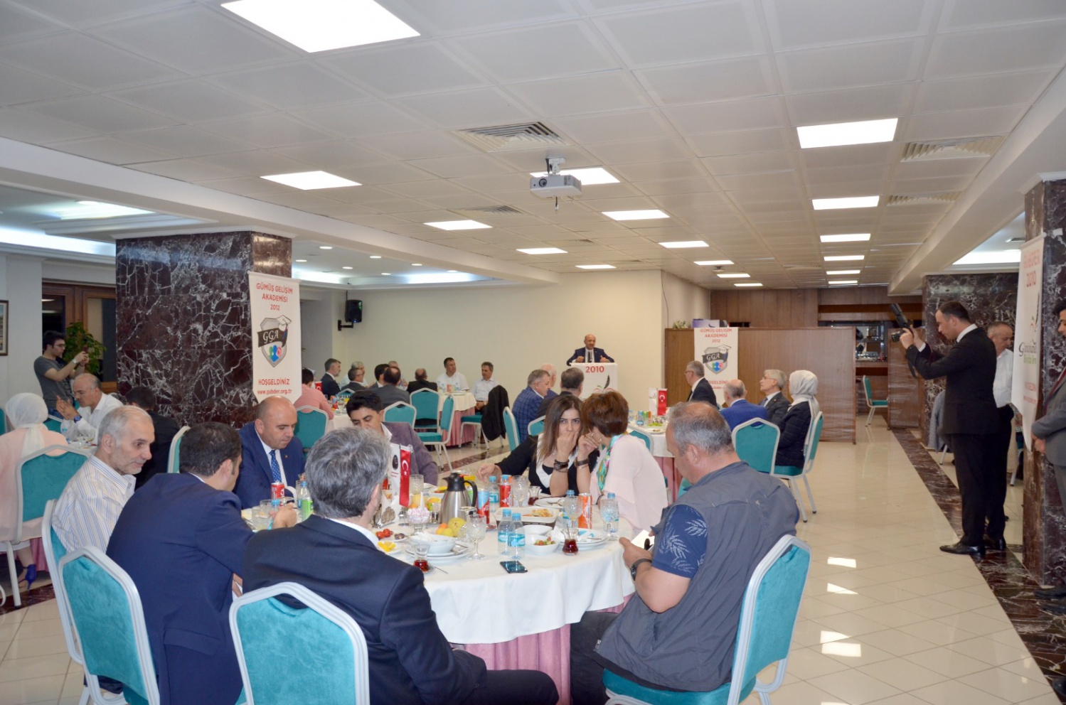 Gümüşhaneli bürokratlar GÜBDER iftarında buluştu 42