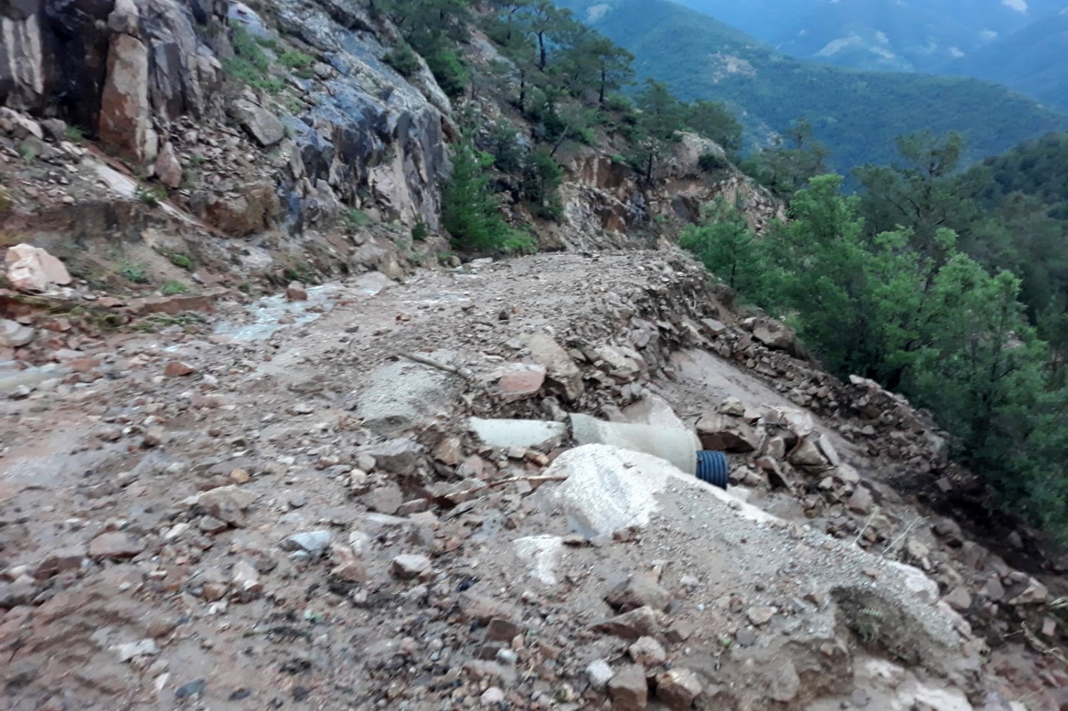 Gümüşhane’de lokal yağış sel getirdi 6