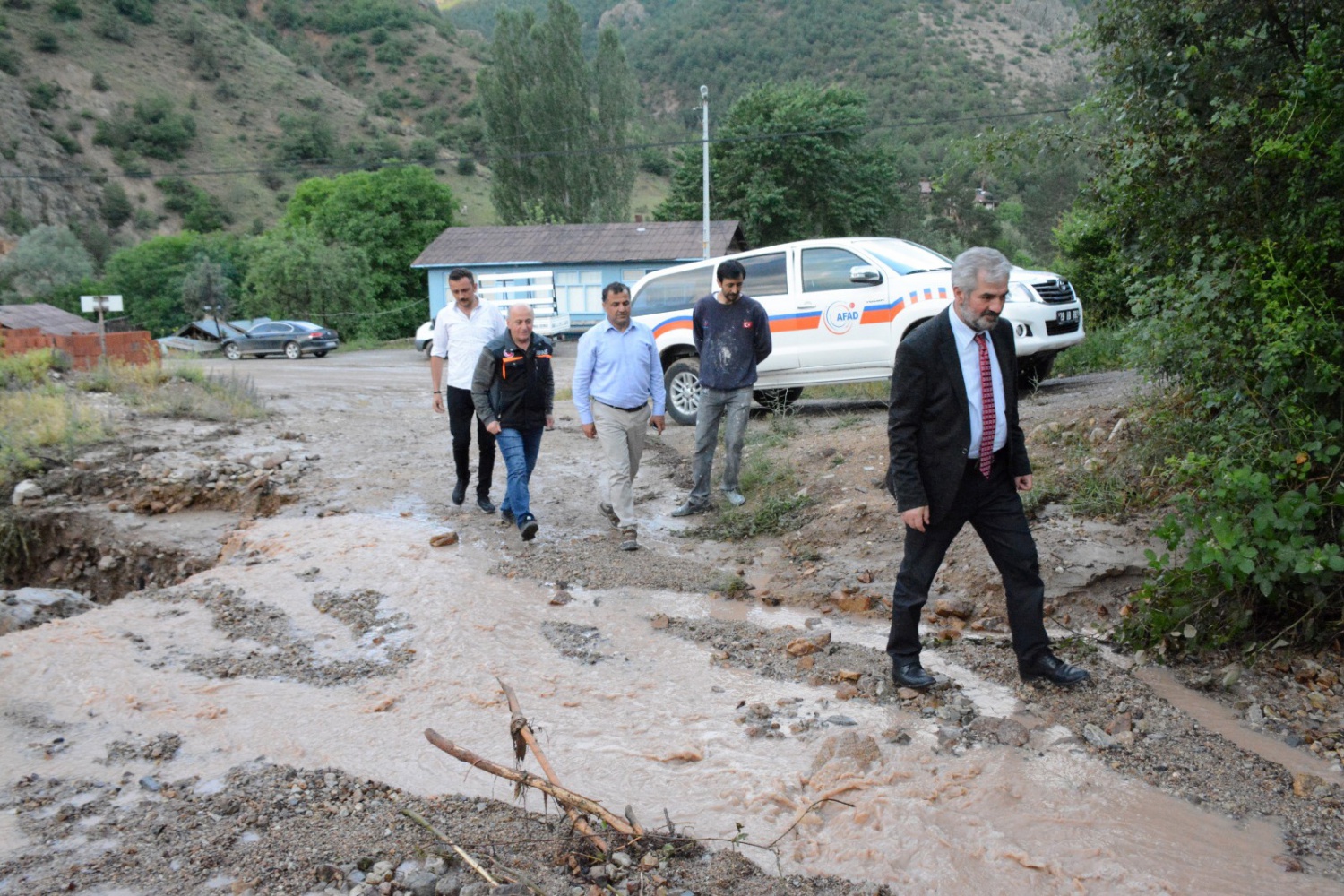 Gümüşhane’de lokal yağış sel getirdi 10