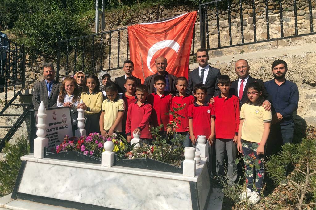 Necmettin öğretmenin ilk öğrencileri onu unutmadı 4