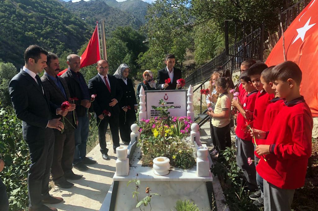 Necmettin öğretmenin ilk öğrencileri onu unutmadı 2