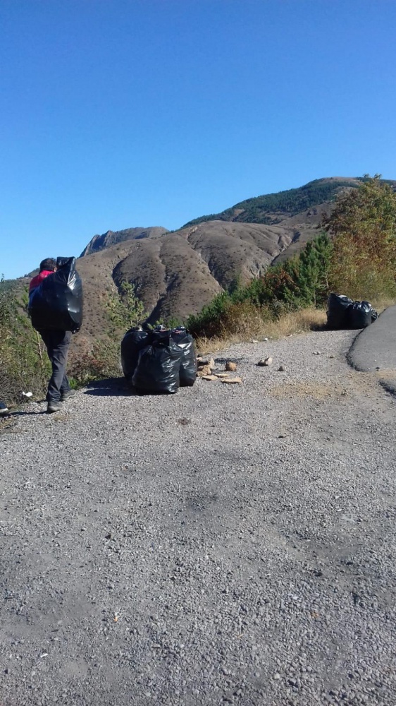 Bir kamyon dolusu şişe toplandı, devamı da var 1