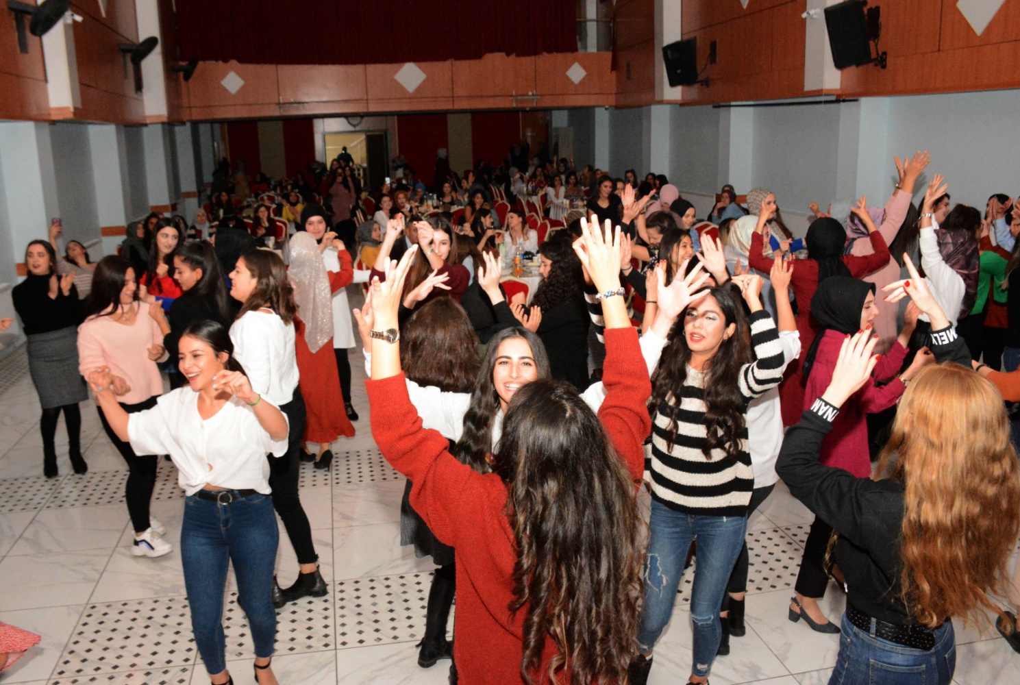 Çiçek Pansiyondan müzik eğlence programı 7