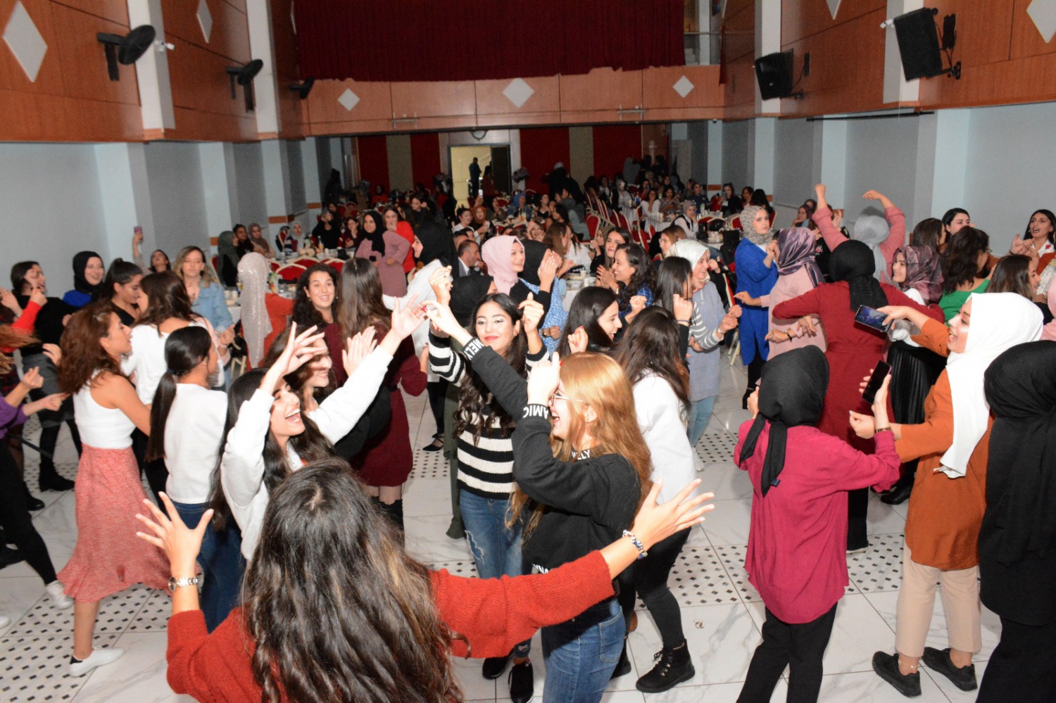 Çiçek Pansiyondan müzik eğlence programı 10