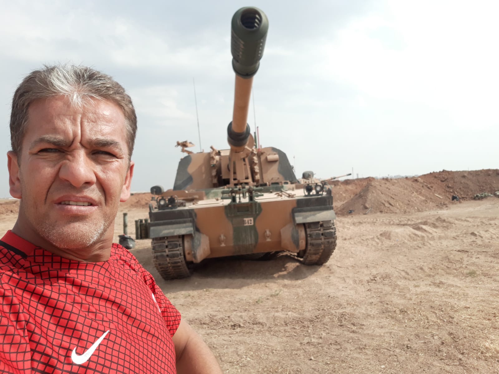 İşitme engelli duyarlı vatandaş sınıra kadar giderek askerler için kurban kesti 3