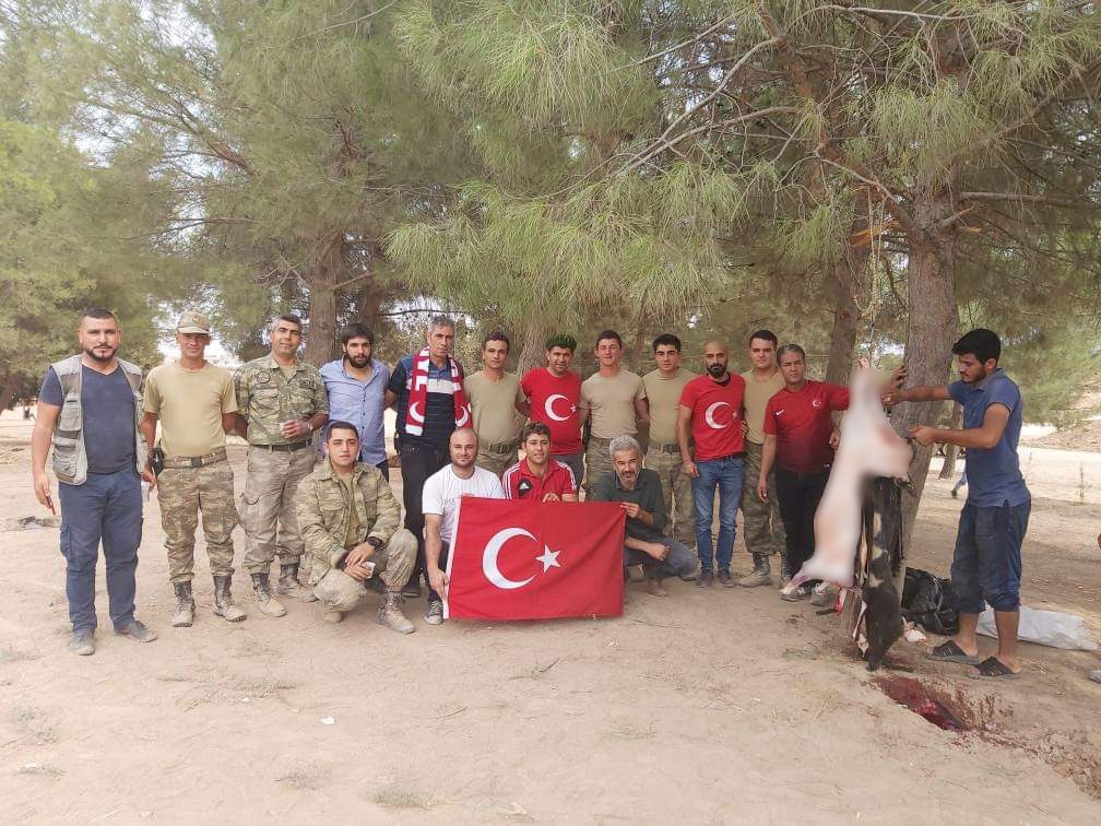 İşitme engelli duyarlı vatandaş sınıra kadar giderek askerler için kurban kesti 5