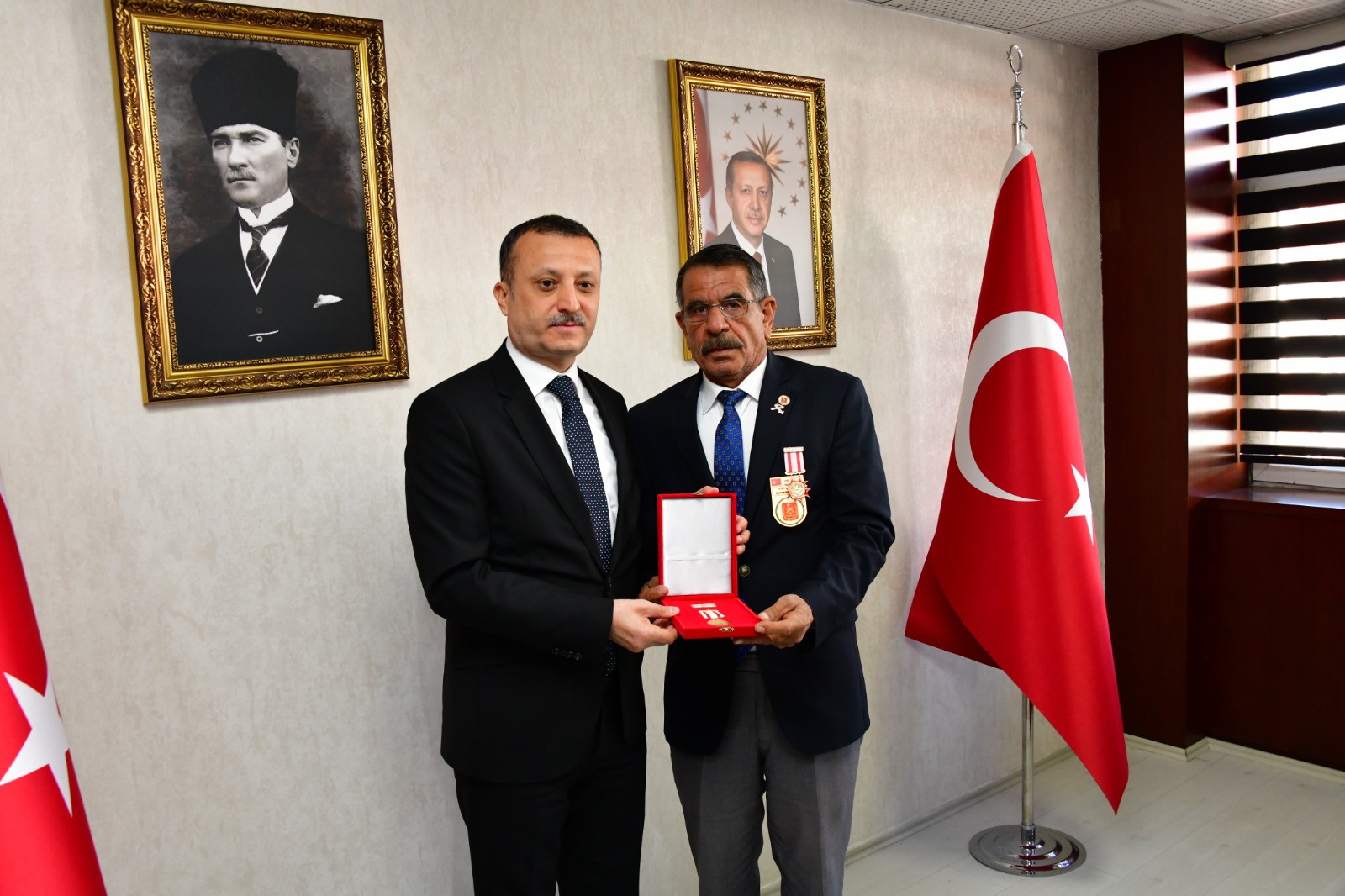 Gümüşhane’de 6 Kıbrıs gazisine daha madalya ve beratı verildi 4