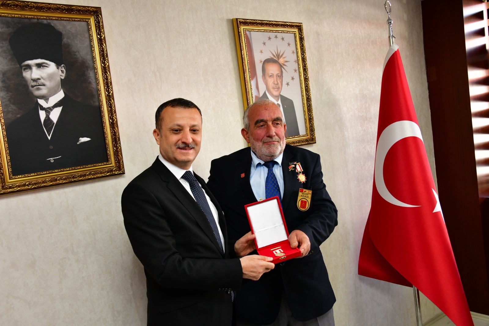 Gümüşhane’de 6 Kıbrıs gazisine daha madalya ve beratı verildi 5