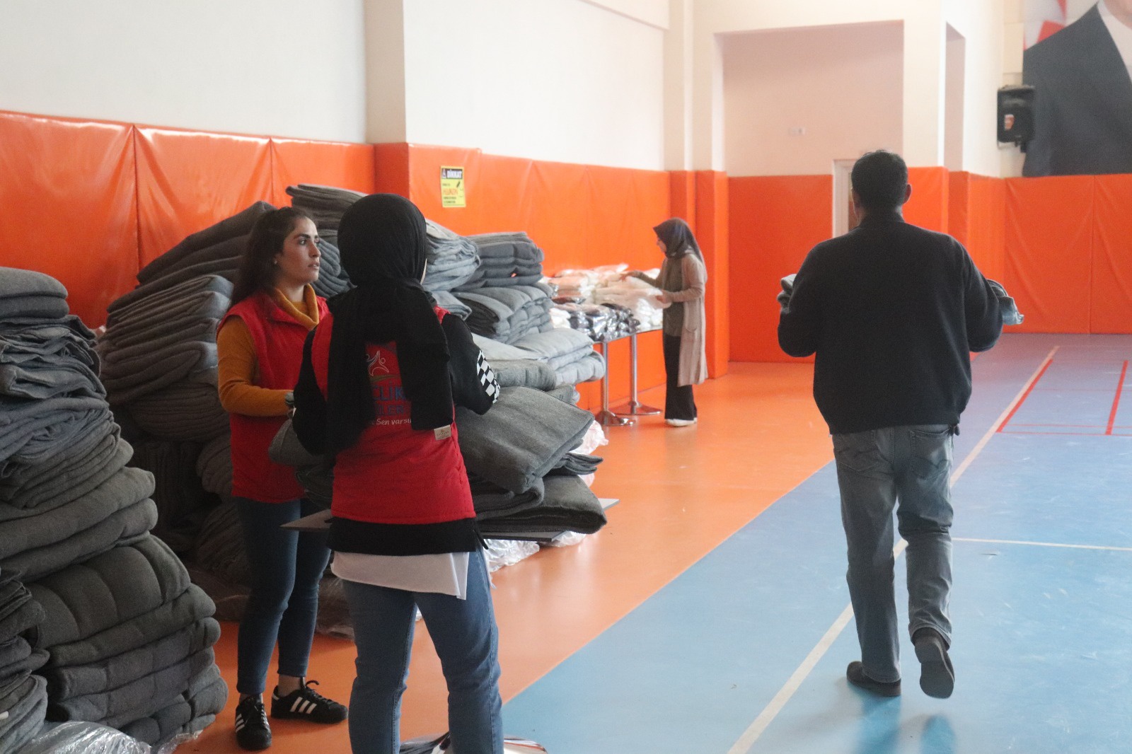 Gümüşhane'de mültecilere ve muhtaç vatandaşlara yardım yapıldı 8