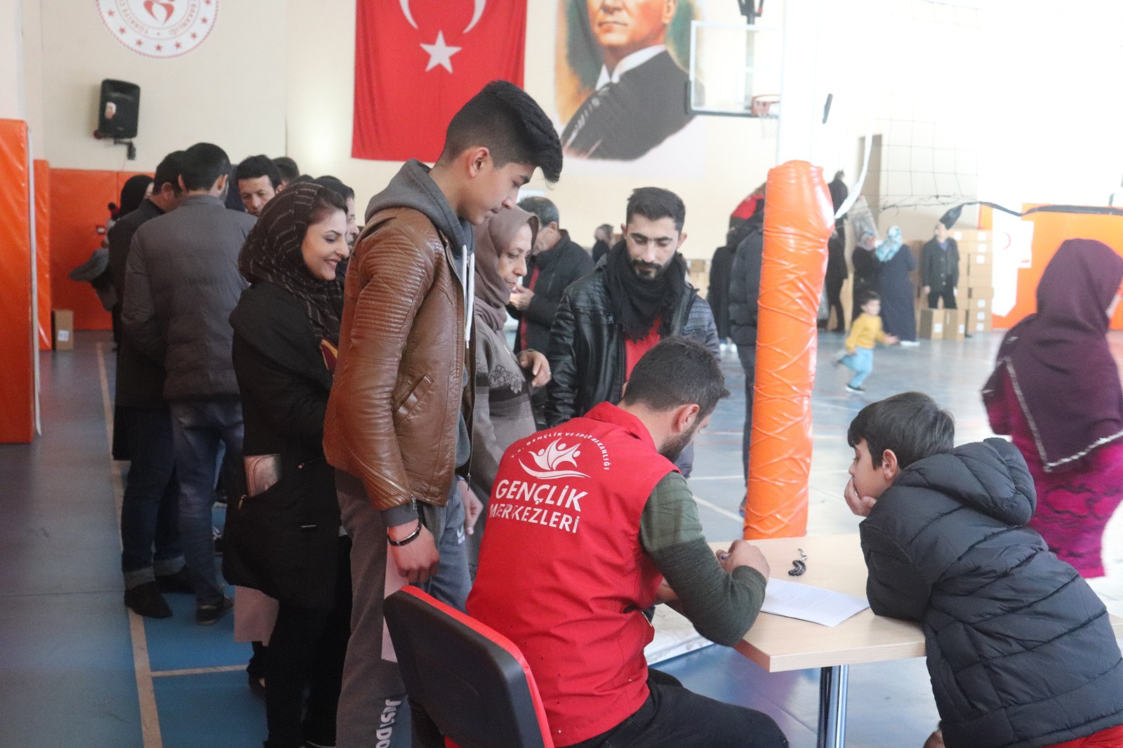 Gümüşhane'de mültecilere ve muhtaç vatandaşlara yardım yapıldı 18