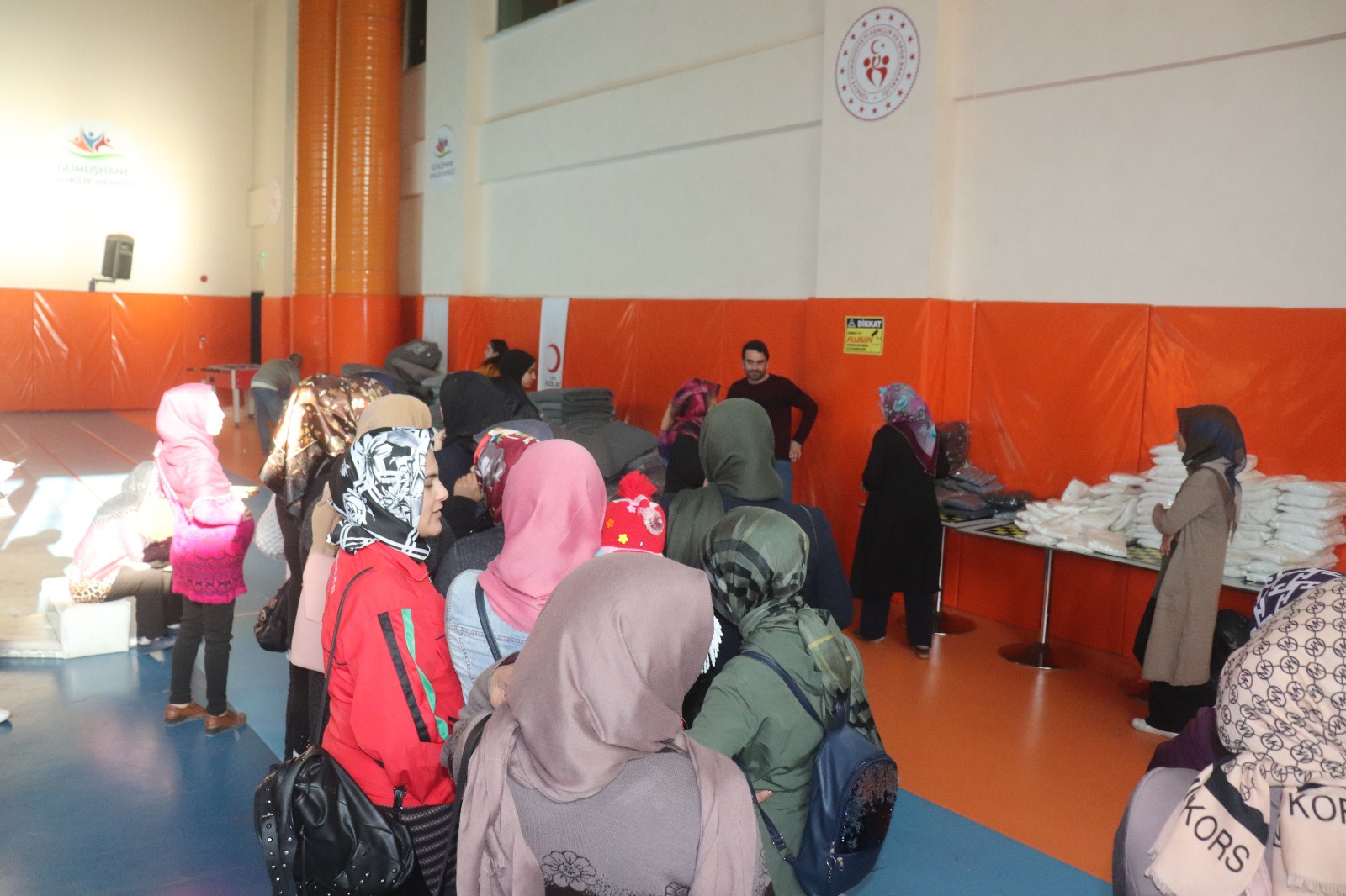 Gümüşhane'de mültecilere ve muhtaç vatandaşlara yardım yapıldı 3