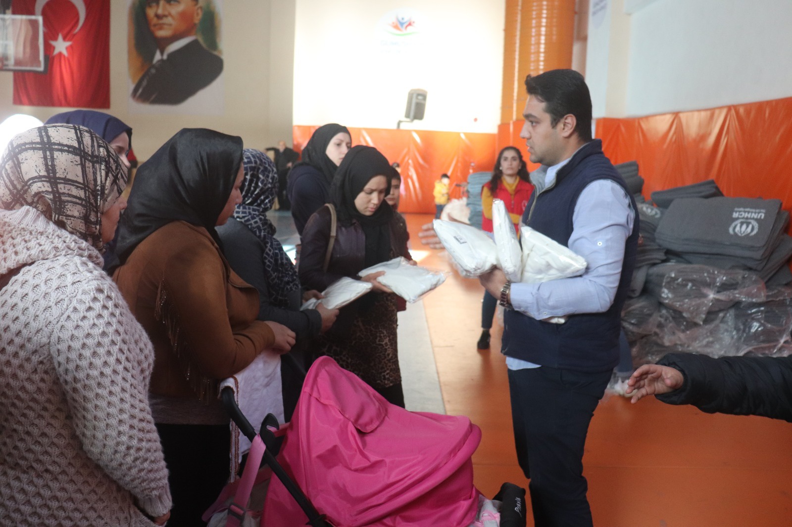 Gümüşhane'de mültecilere ve muhtaç vatandaşlara yardım yapıldı 5