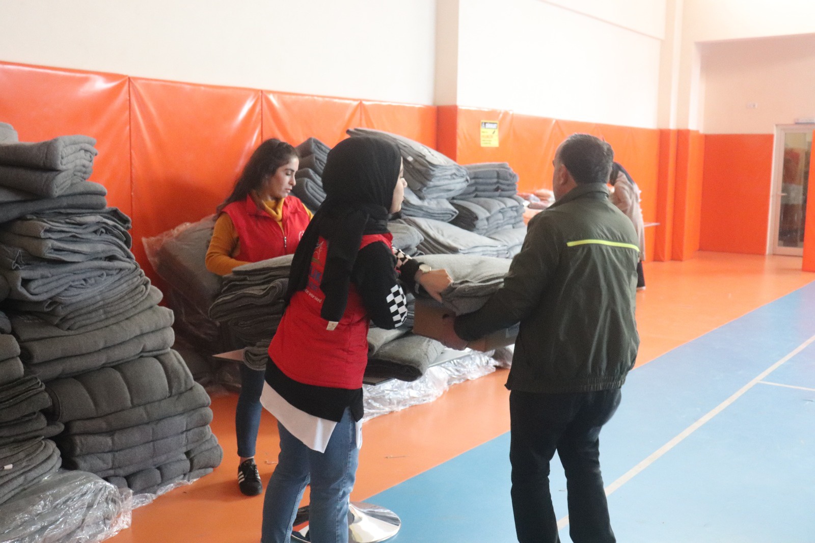 Gümüşhane'de mültecilere ve muhtaç vatandaşlara yardım yapıldı 16