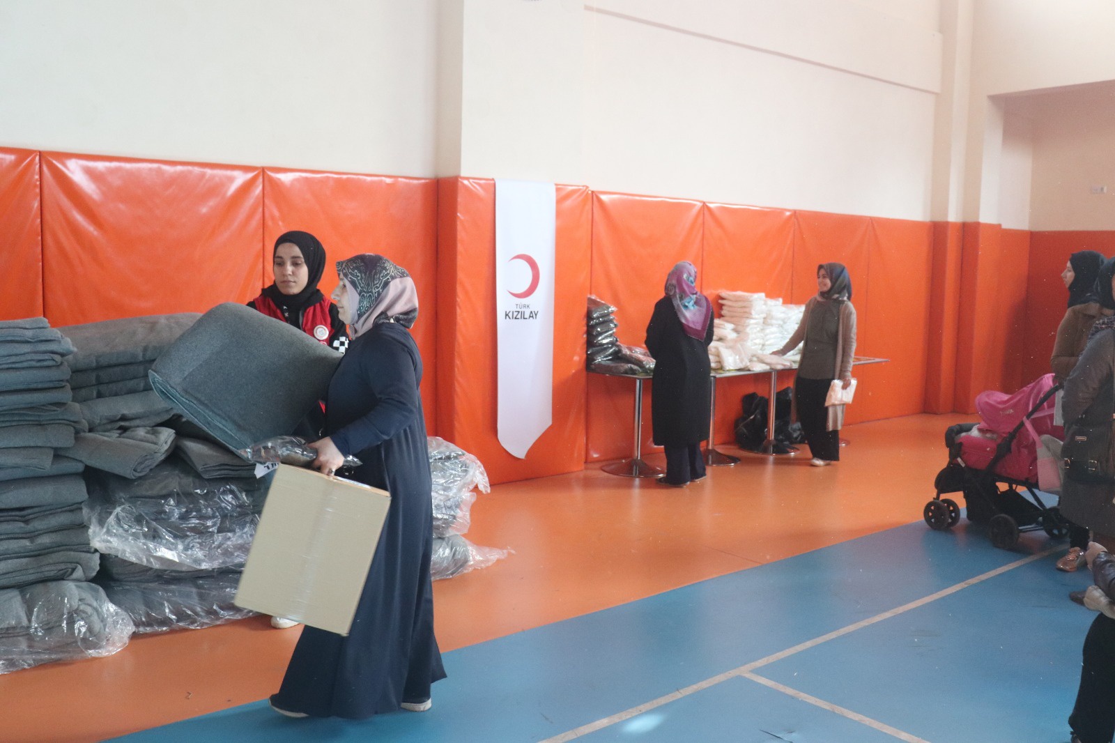 Gümüşhane'de mültecilere ve muhtaç vatandaşlara yardım yapıldı 11