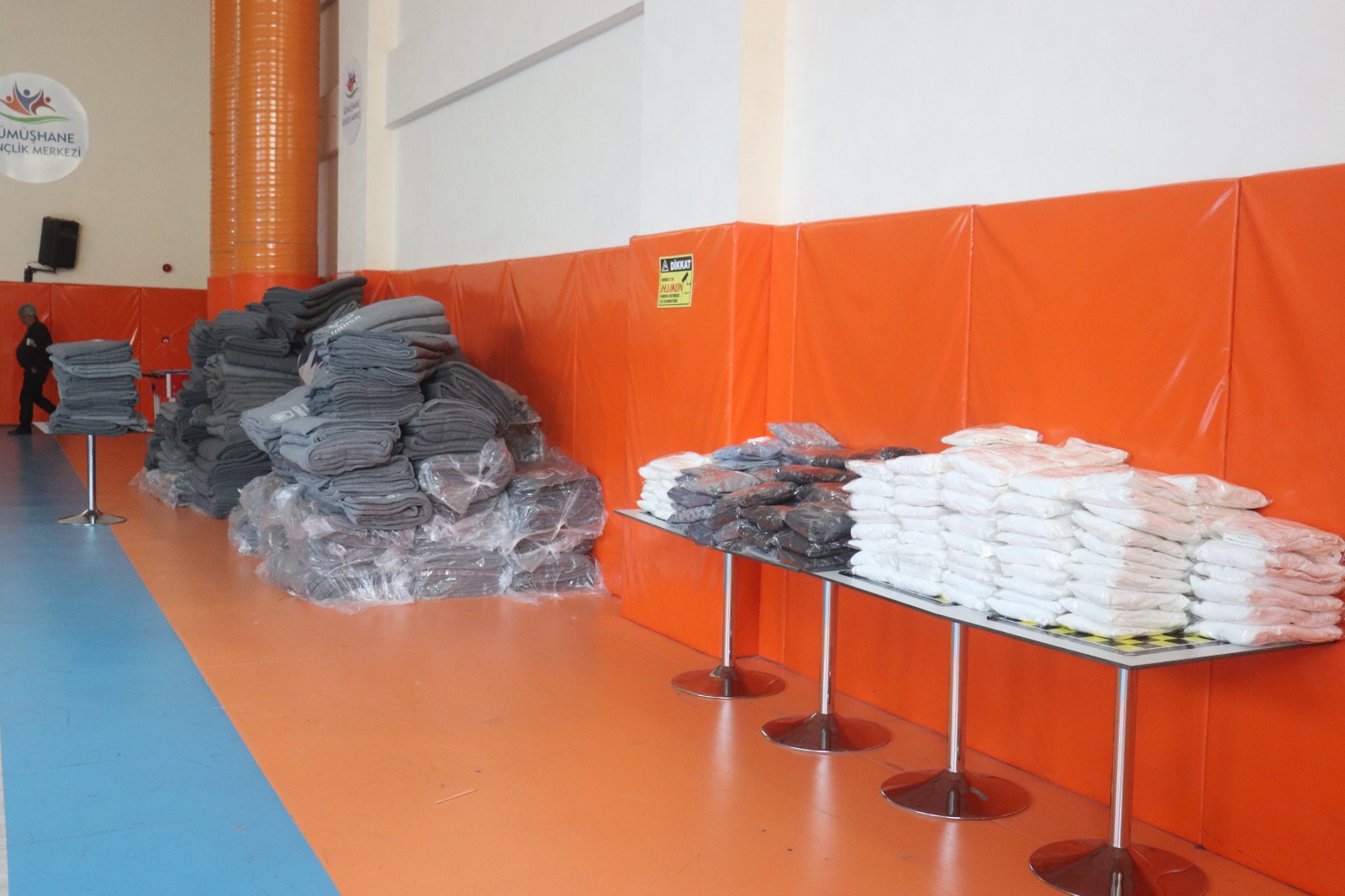 Gümüşhane'de mültecilere ve muhtaç vatandaşlara yardım yapıldı 13