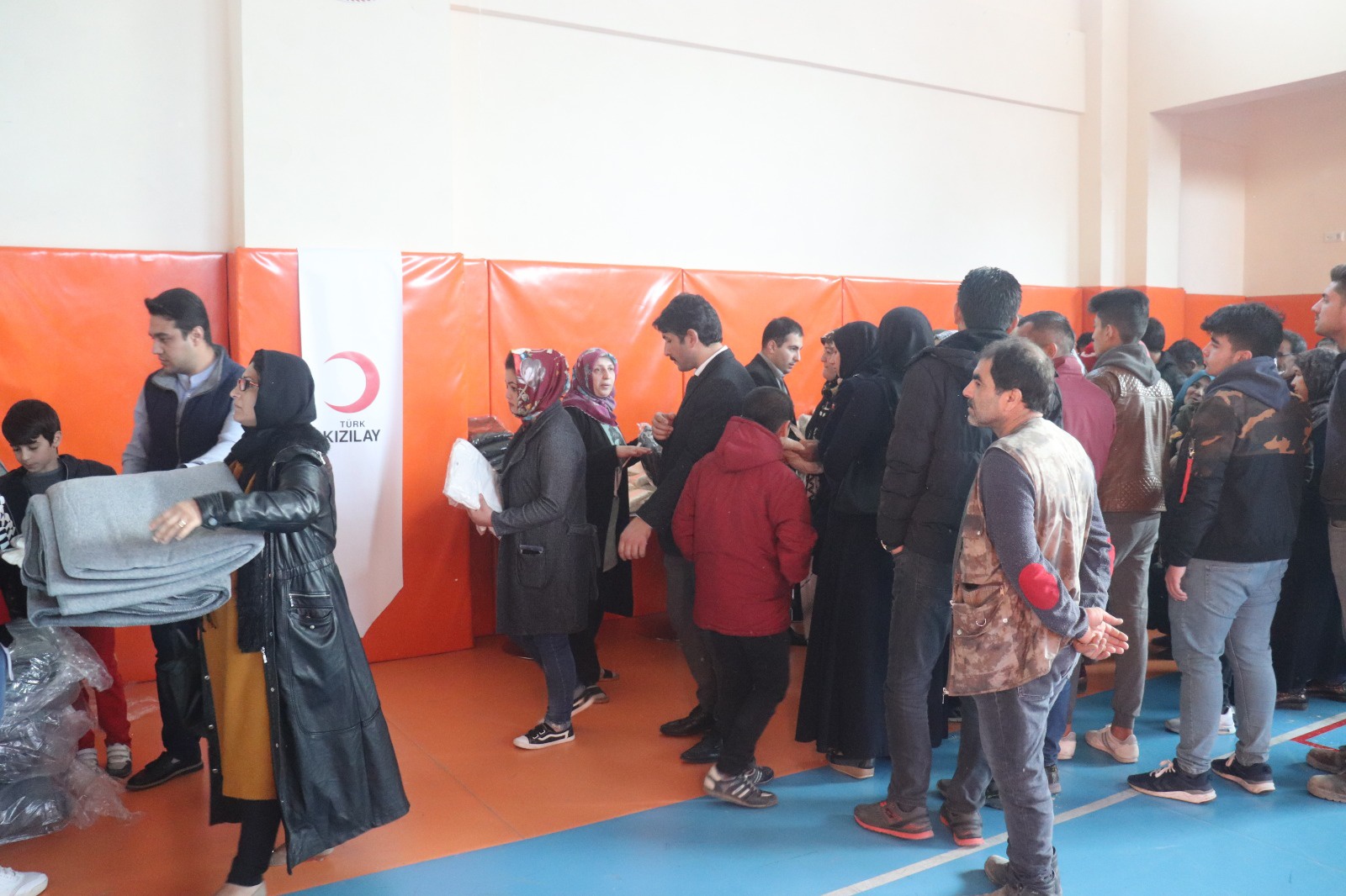 Gümüşhane'de mültecilere ve muhtaç vatandaşlara yardım yapıldı 2