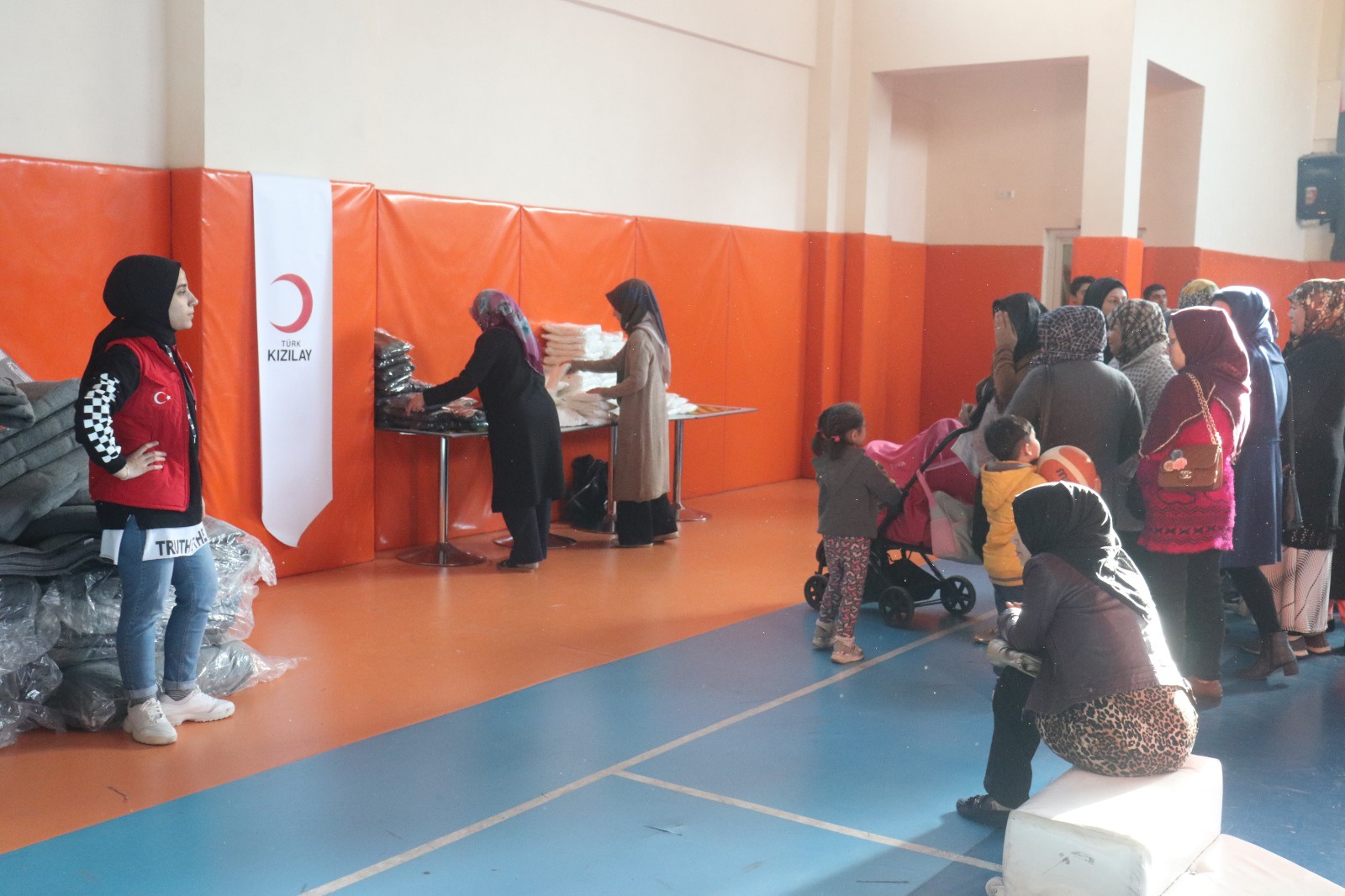 Gümüşhane'de mültecilere ve muhtaç vatandaşlara yardım yapıldı 17