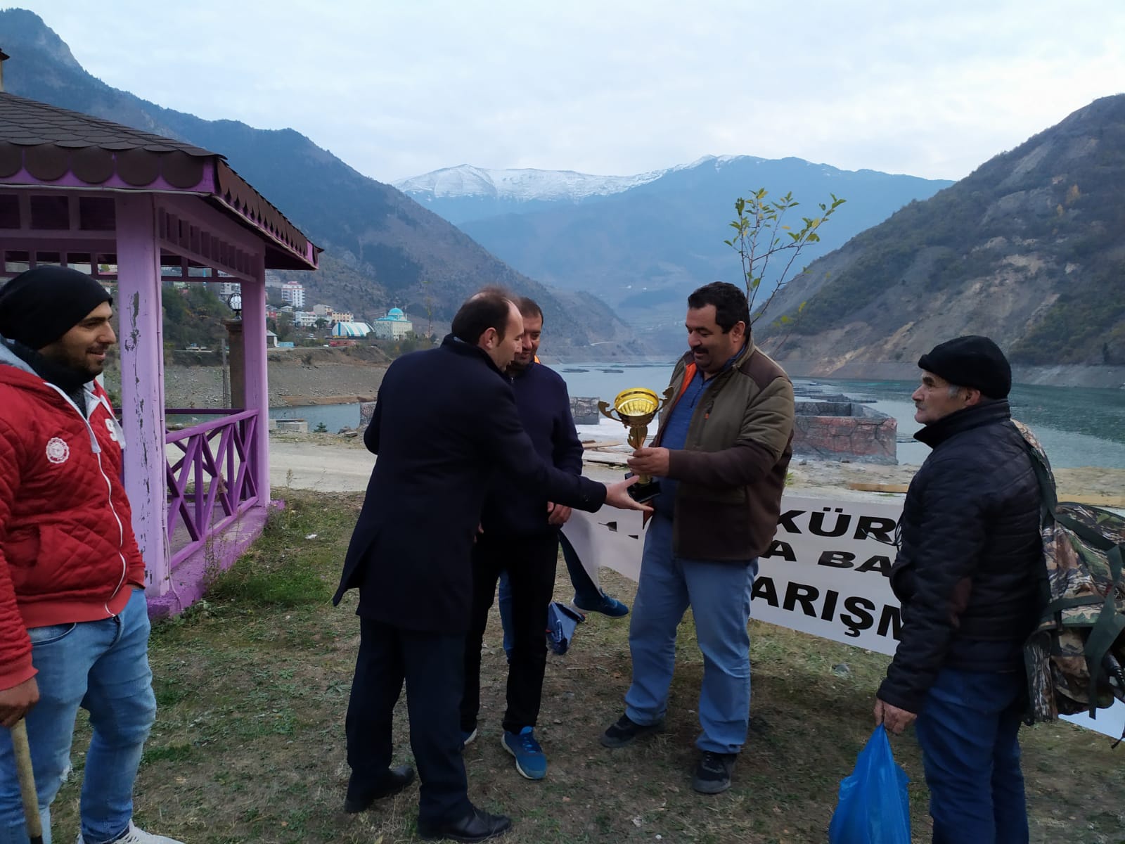 En büyük balığı tutmak için yarıştılar 1