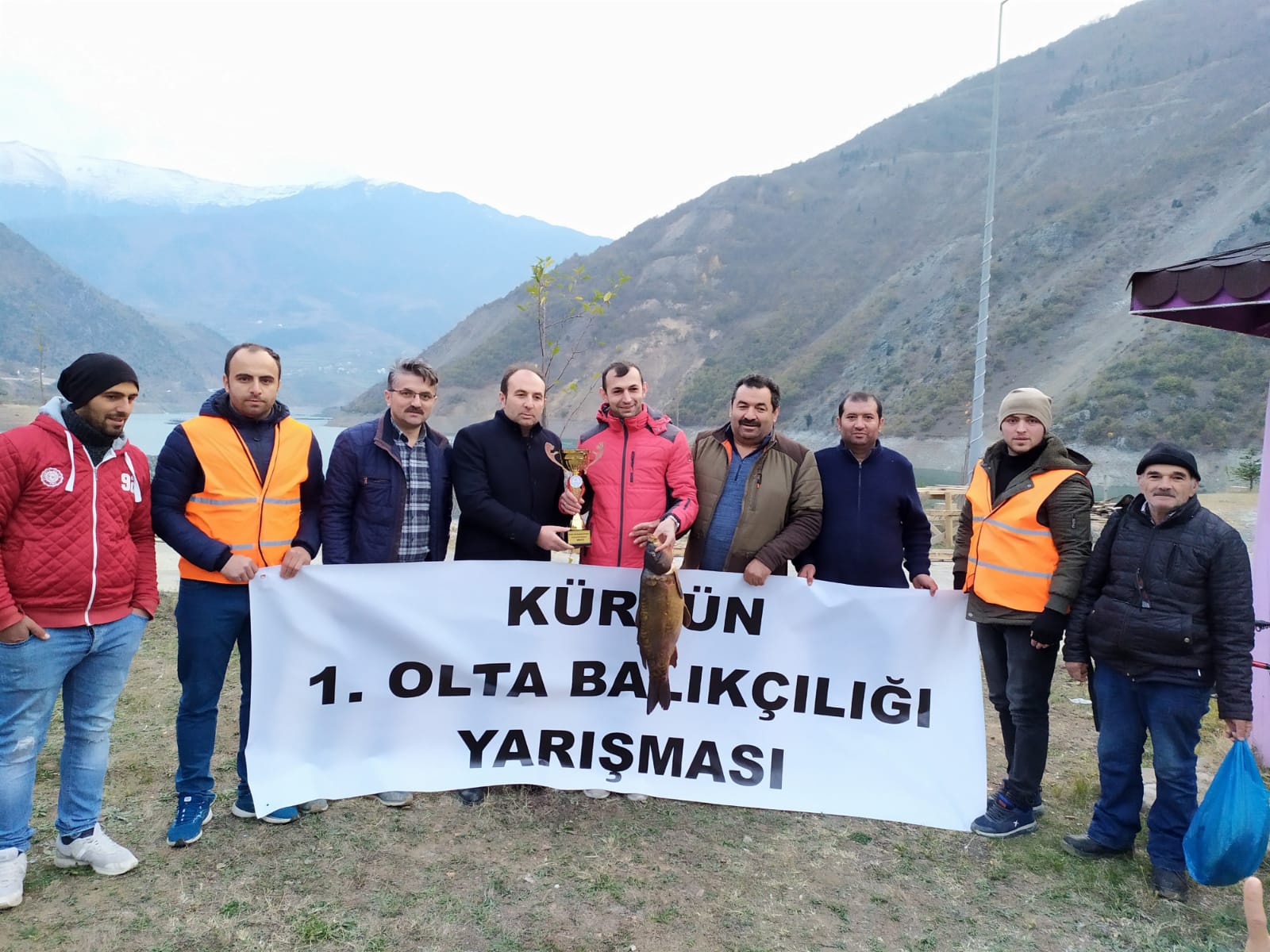 En büyük balığı tutmak için yarıştılar 2