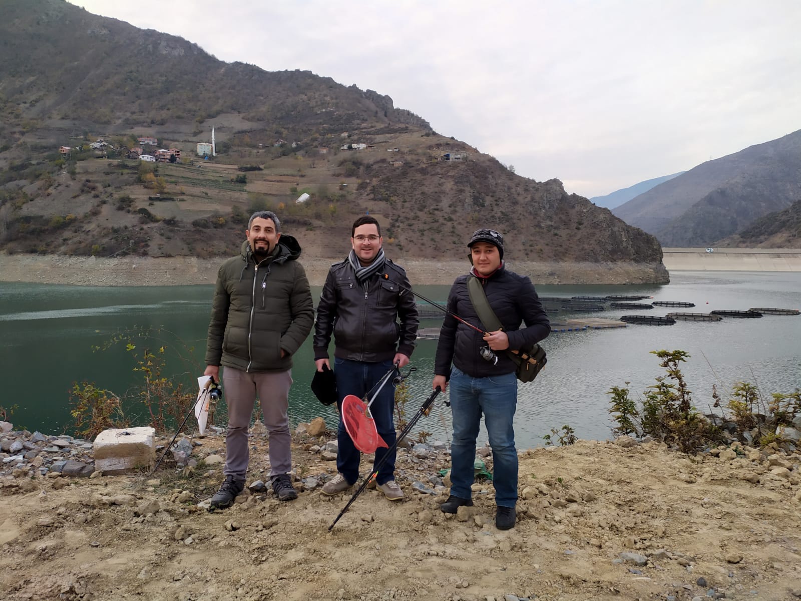 En büyük balığı tutmak için yarıştılar 4