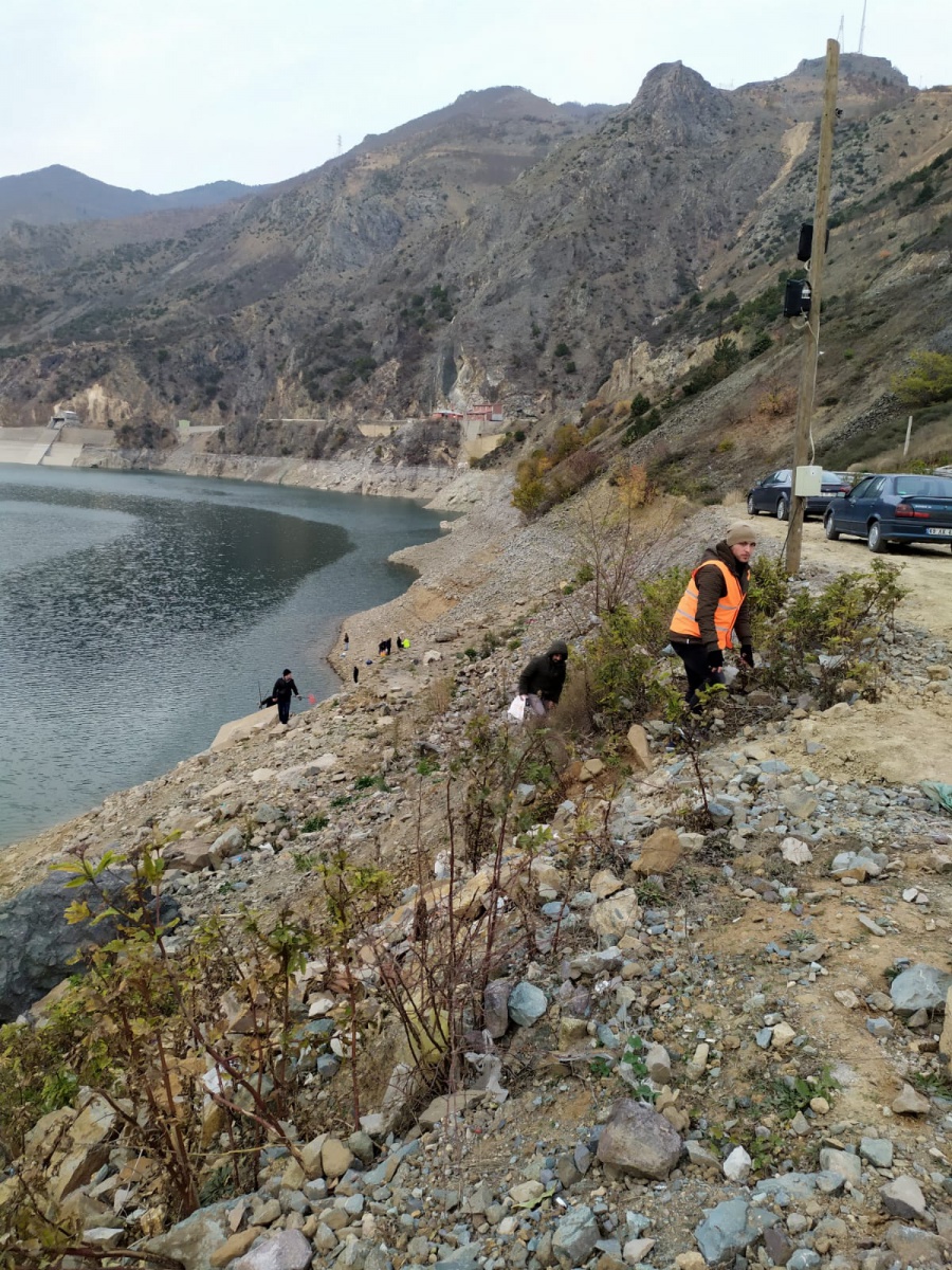 En büyük balığı tutmak için yarıştılar 13