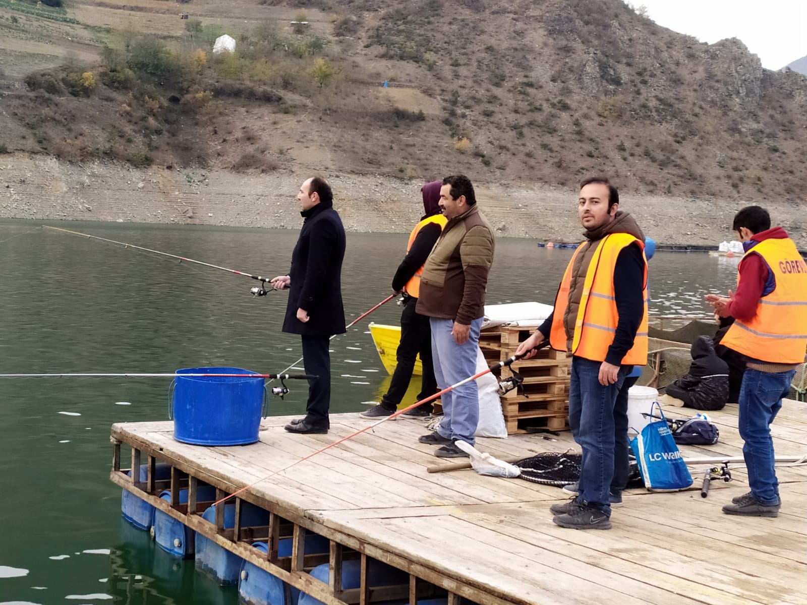 En büyük balığı tutmak için yarıştılar 10