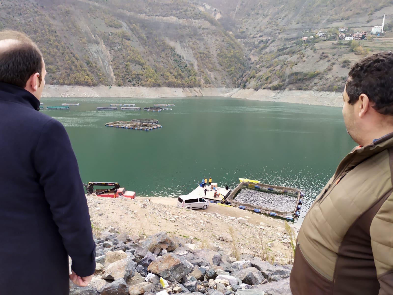 En büyük balığı tutmak için yarıştılar 8