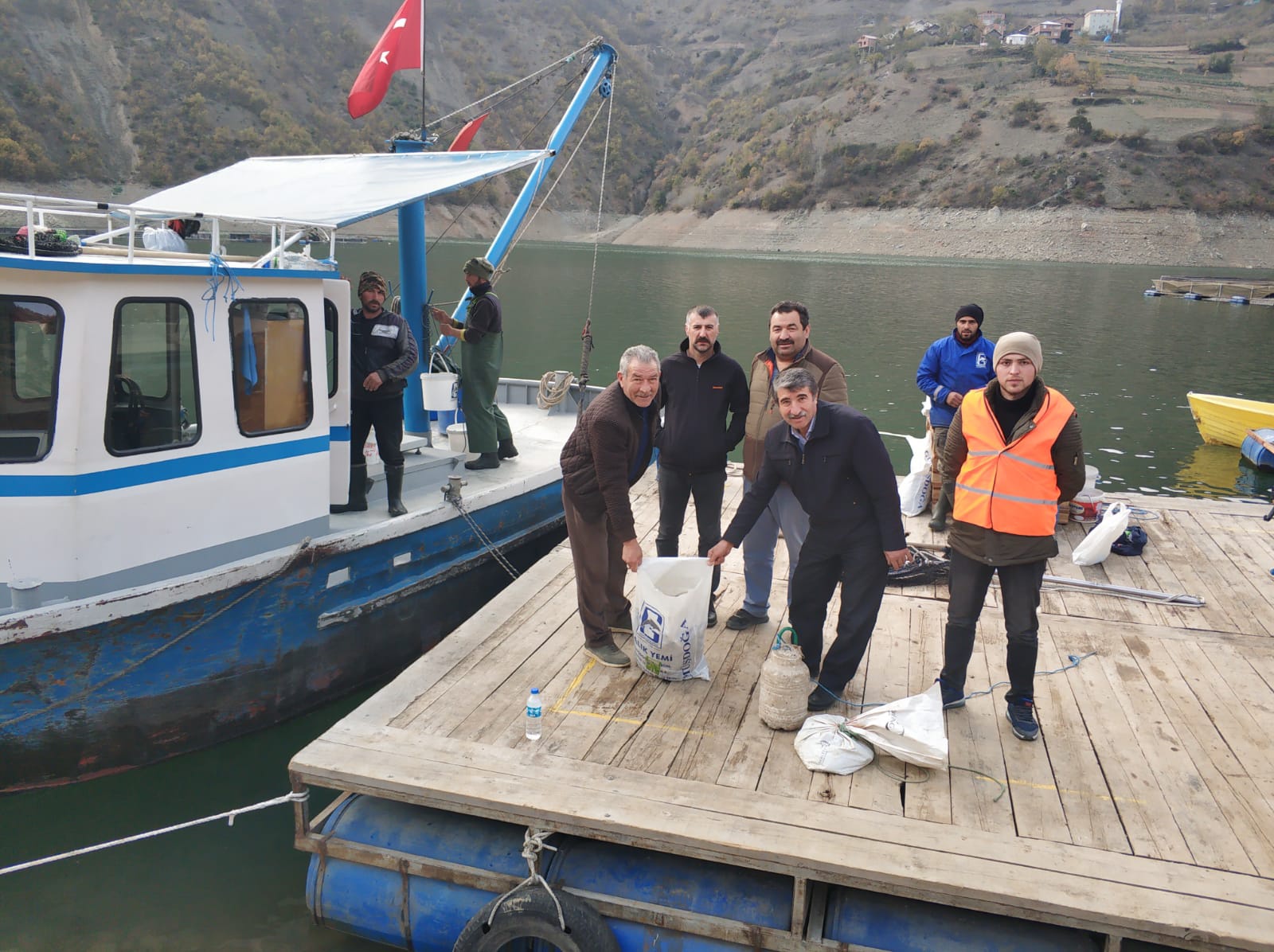 En büyük balığı tutmak için yarıştılar 9