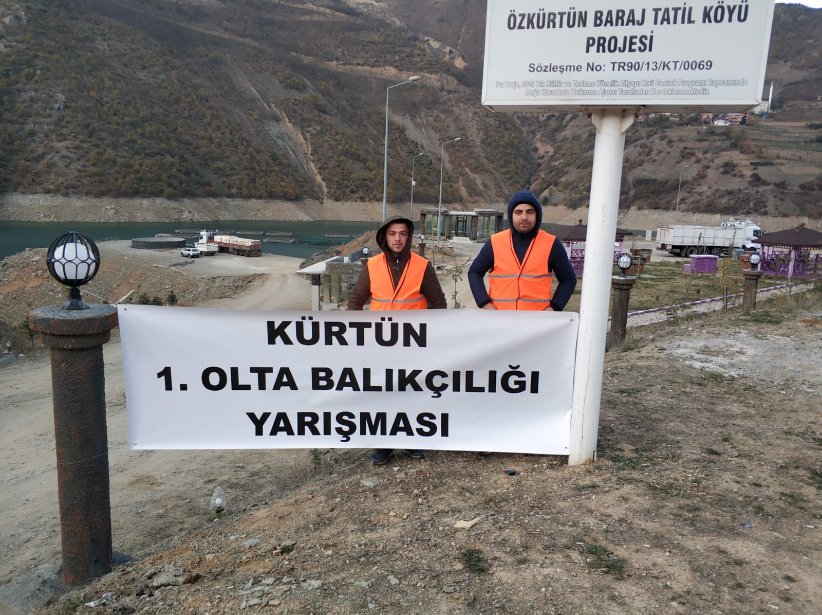 En büyük balığı tutmak için yarıştılar 6